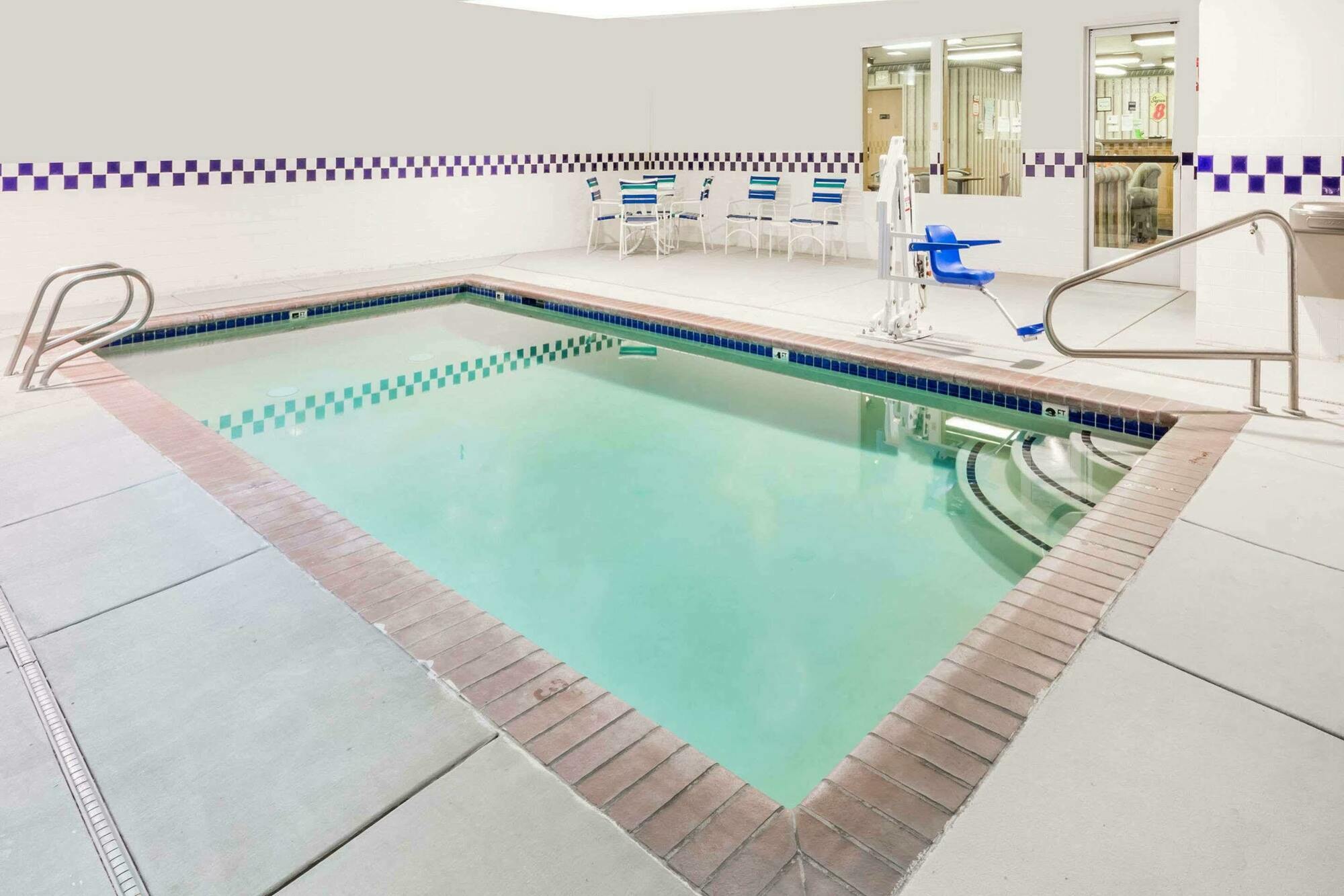 Super 8 By Wyndham 2*